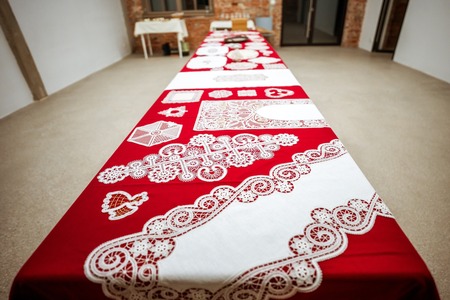 Klekljane čipke Rezke Kordež in Sekcije Lipa Ravne pri Društvu klekljaric Koroške  odprtje občasne razstave (26)